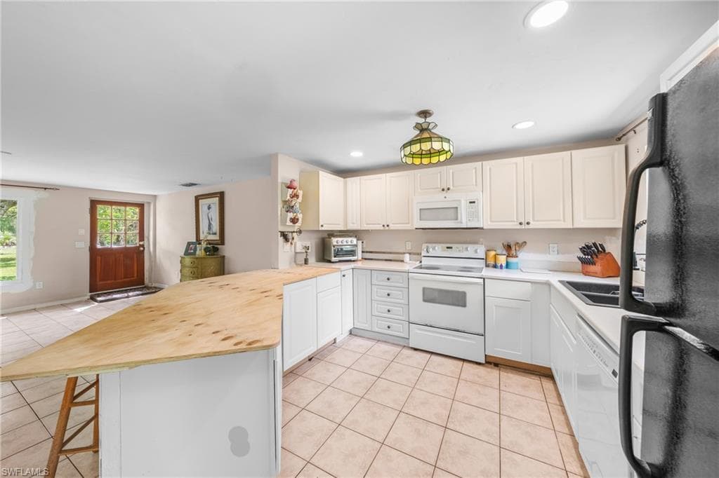 461 16th St SE, Naples, FL 34117-9