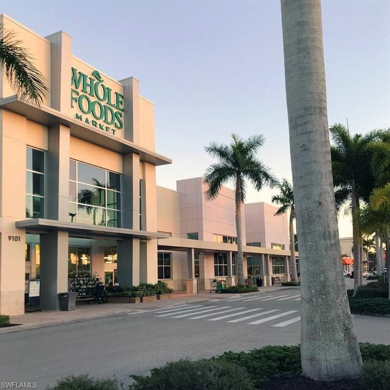 553 100th Ave N, Naples, FL 34108-9