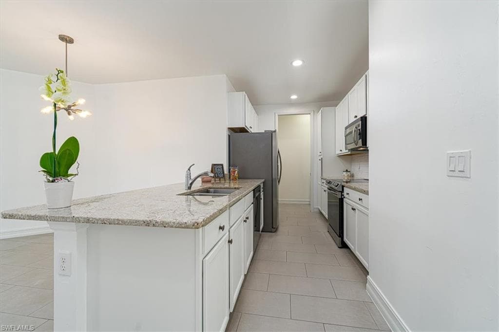 7918 Bristol Cir, Naples, FL 34120-9