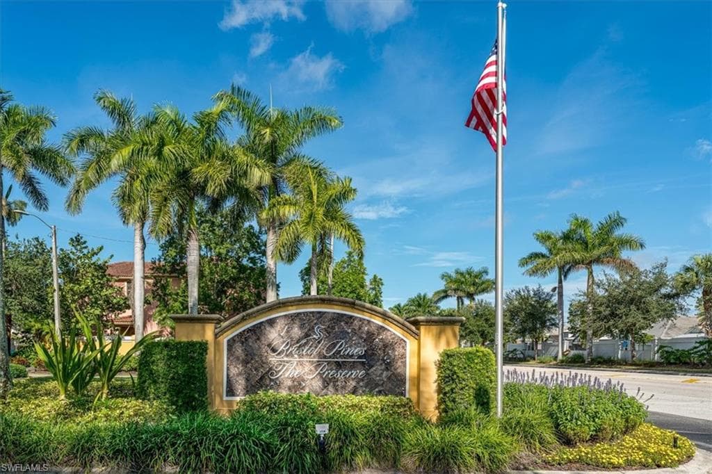 7918 Bristol Cir, Naples, FL 34120-1