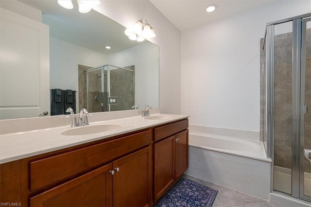 7918 Bristol Cir, Naples, FL 34120-21