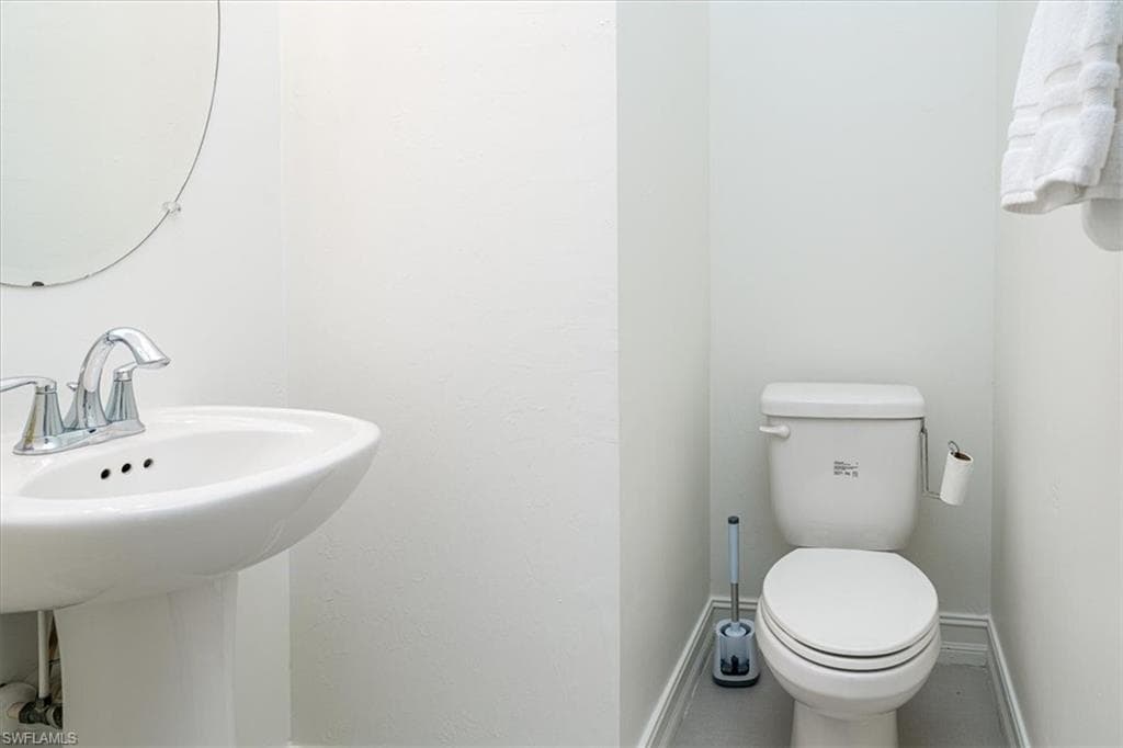 7918 Bristol Cir, Naples, FL 34120-29