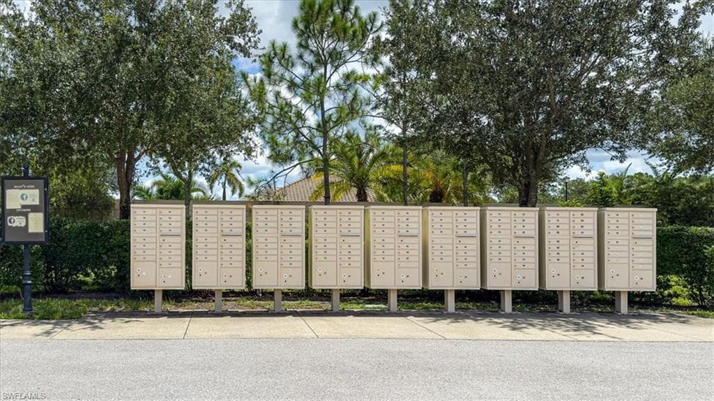7918 Bristol Cir, Naples, FL 34120-34