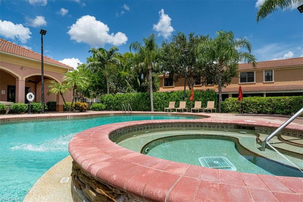 7918 Bristol Cir, Naples, FL 34120-41