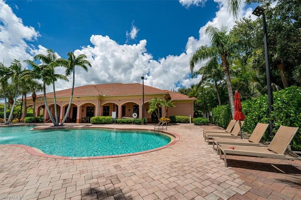 7918 Bristol Cir, Naples, FL 34120-42