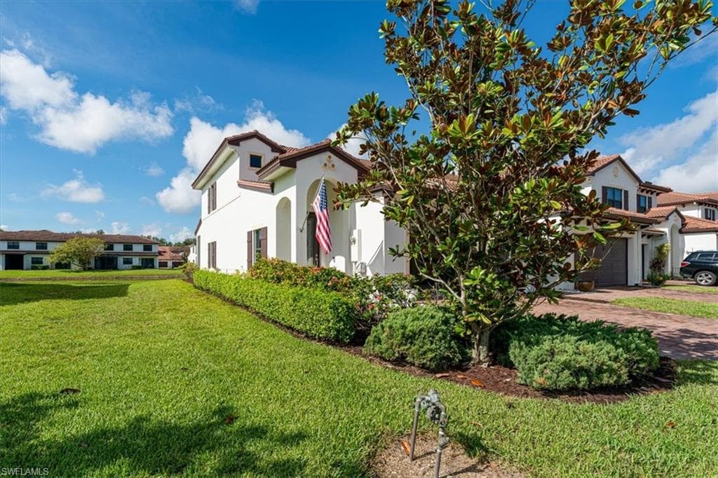 7918 Bristol Cir, Naples, FL 34120-5
