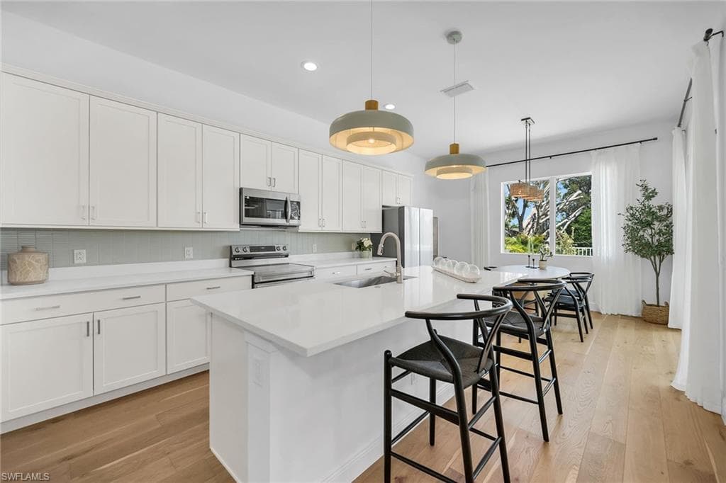 4584 Alhambra Cir, Naples, FL 34103-11