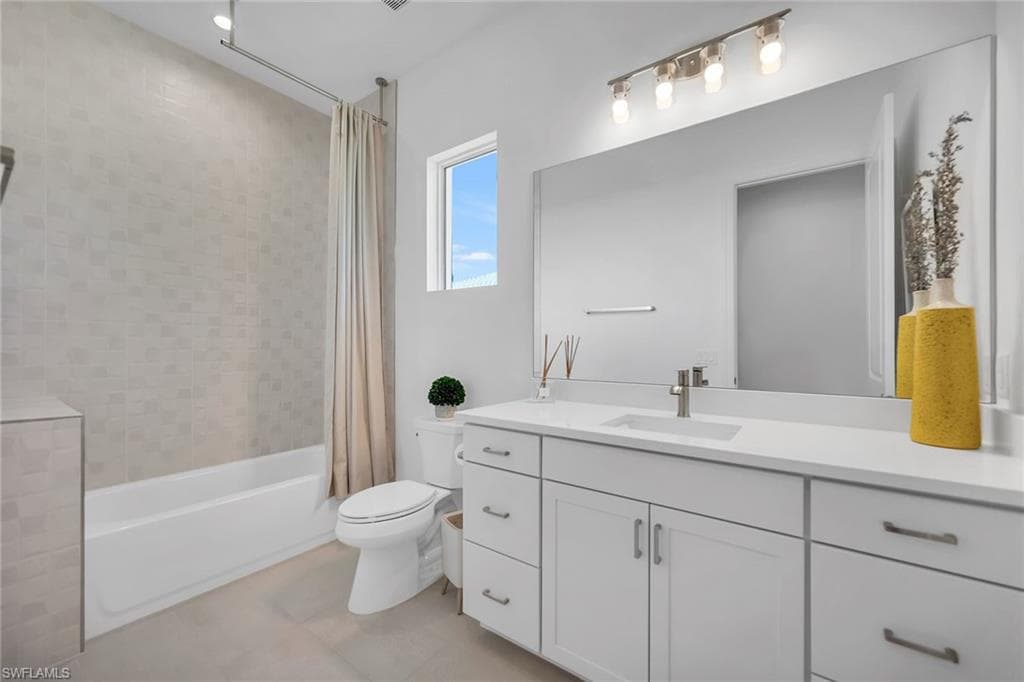 4584 Alhambra Cir, Naples, FL 34103-27