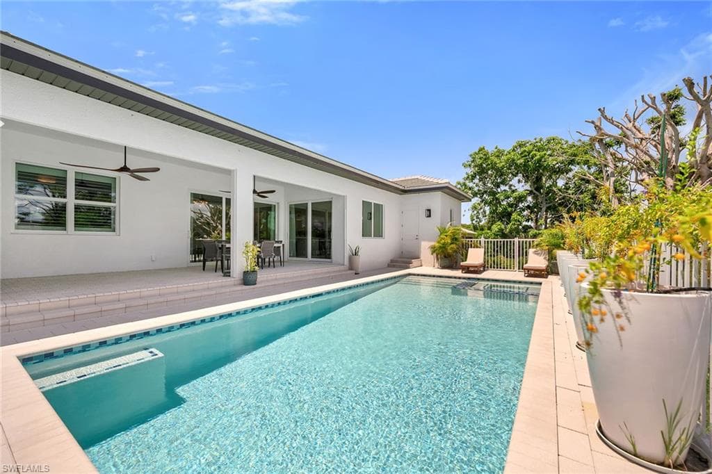4584 Alhambra Cir, Naples, FL 34103-38
