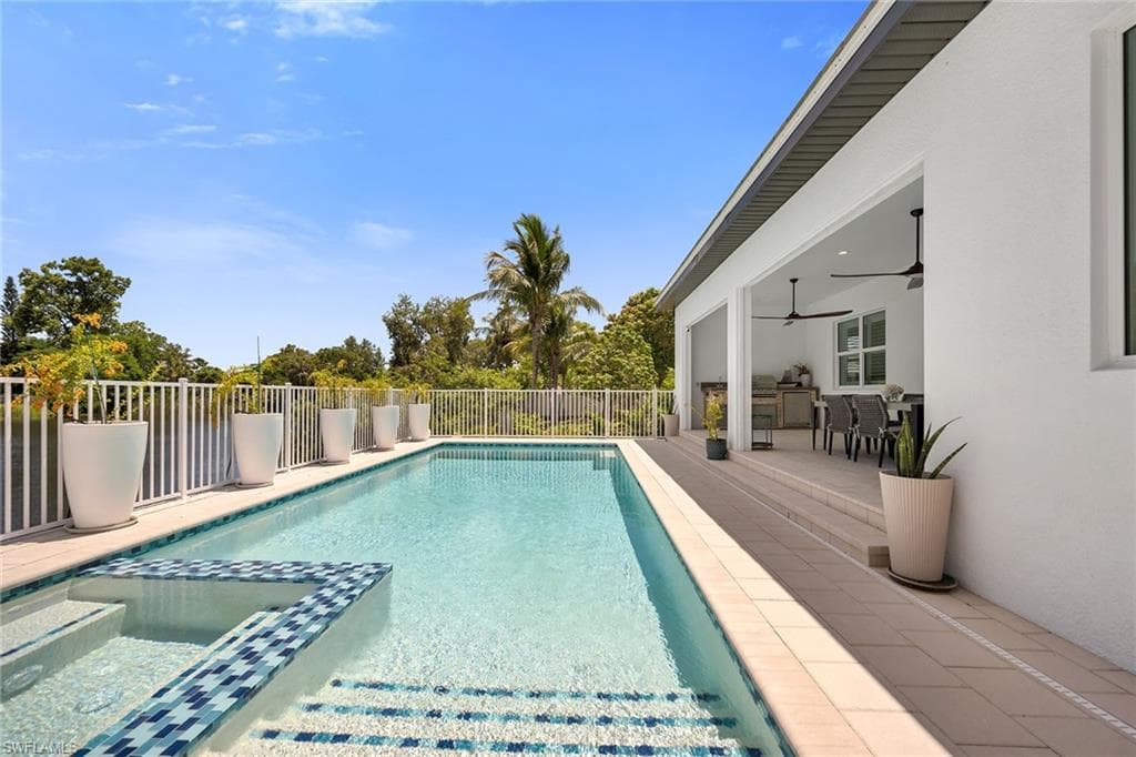4584 Alhambra Cir, Naples, FL 34103-39
