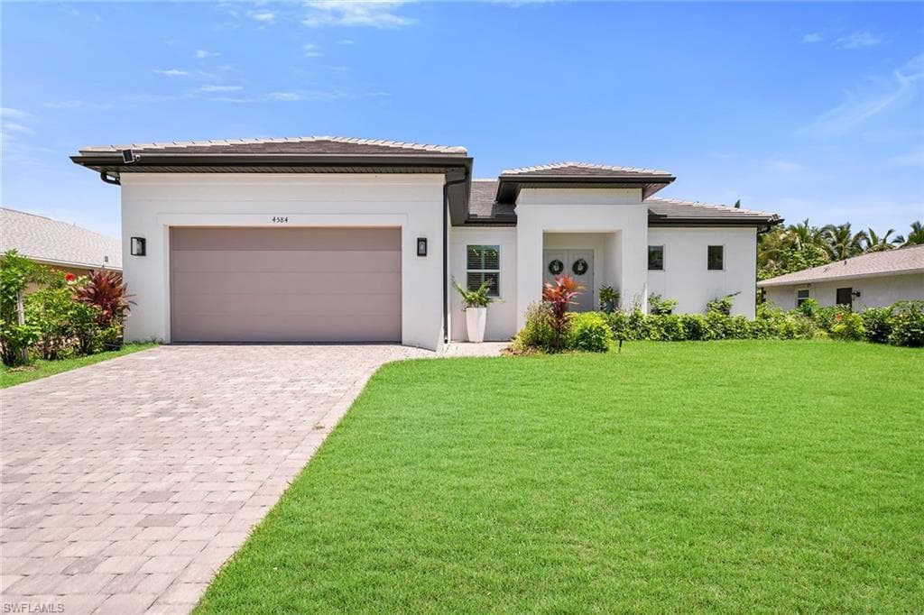 4584 Alhambra Cir, Naples, FL 34103-40