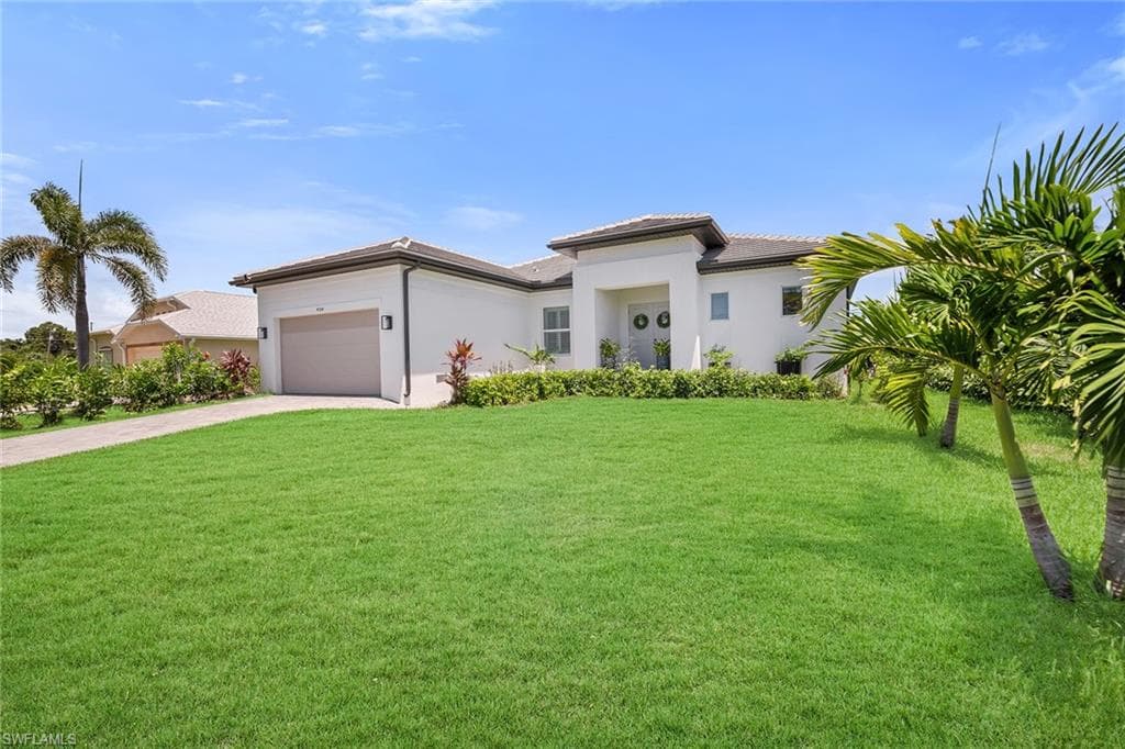 4584 Alhambra Cir, Naples, FL 34103-41