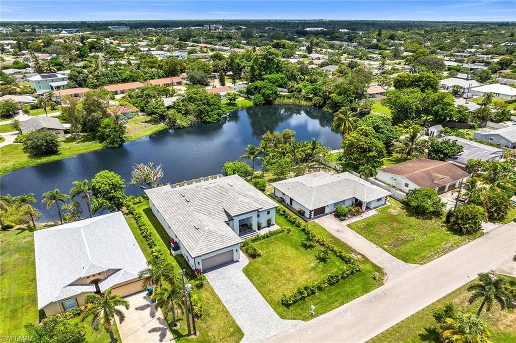4584 Alhambra Cir, Naples, FL 34103-45