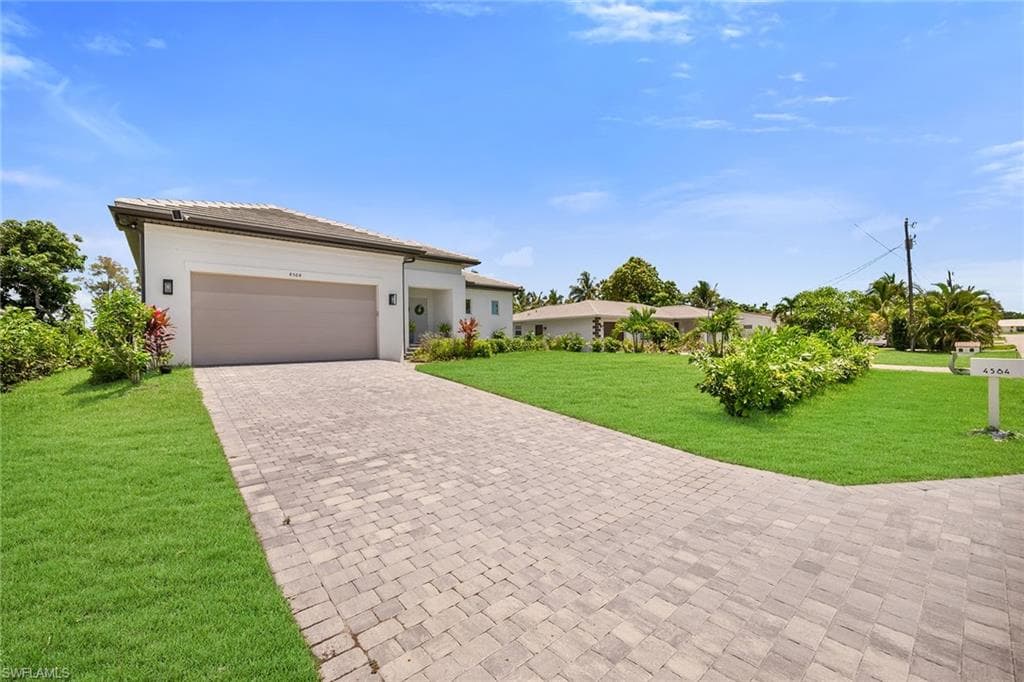 4584 Alhambra Cir, Naples, FL 34103-49