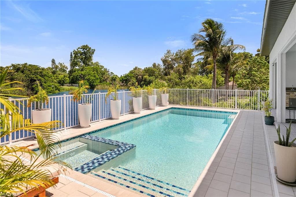 4584 Alhambra Cir, Naples, FL 34103-5