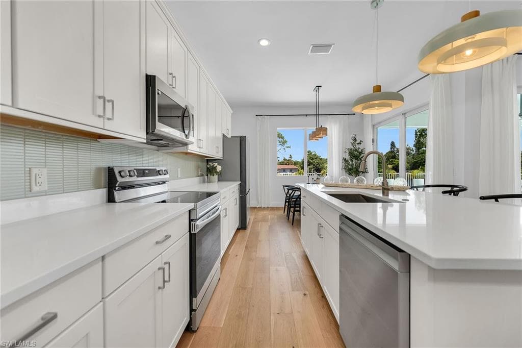 4584 Alhambra Cir, Naples, FL 34103-7