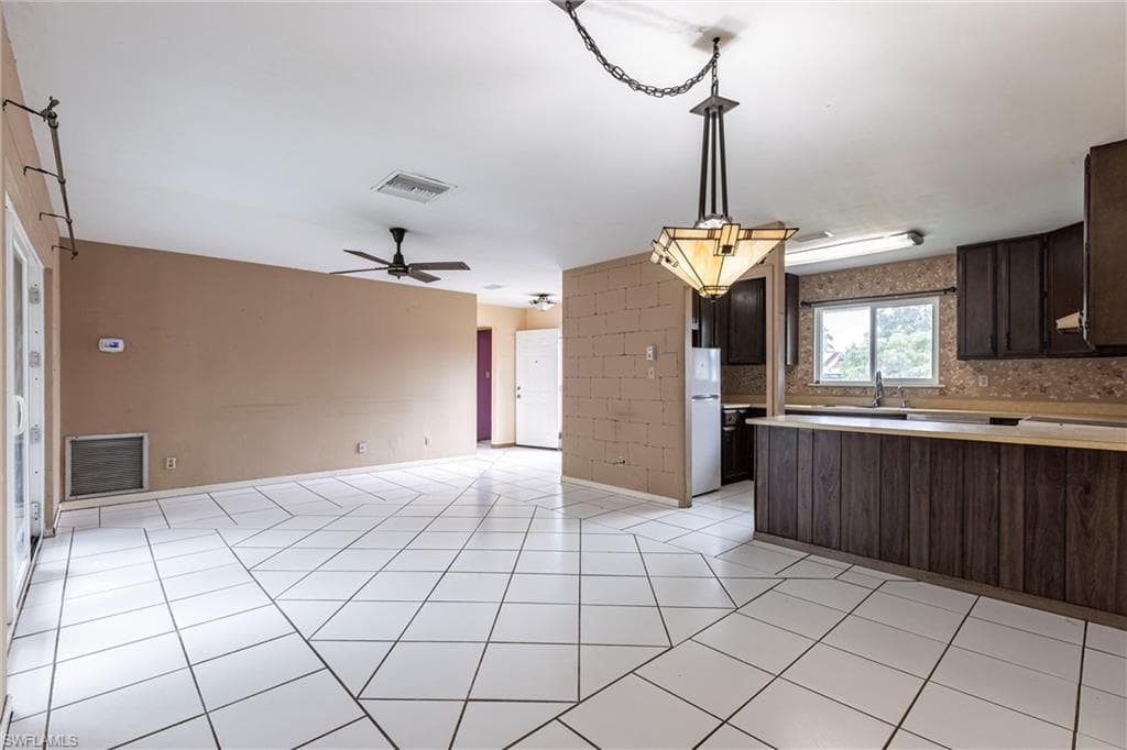 5449 27th Ave SW, Naples, FL 34116-8