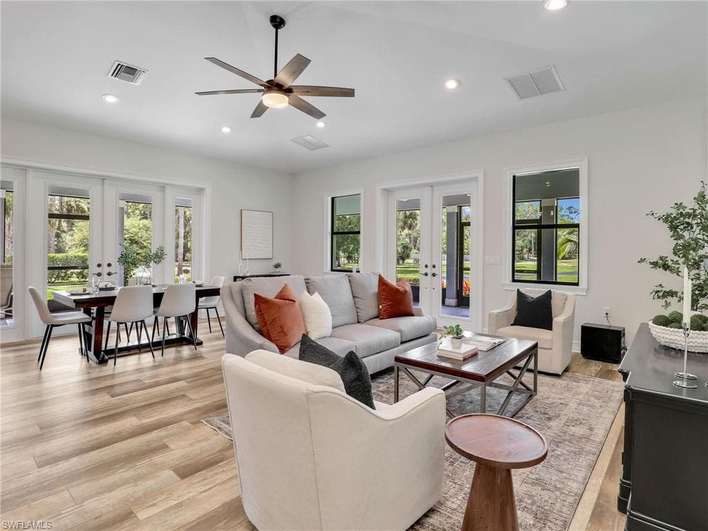 4445 5th Ave SW, Naples, FL 34119-11
