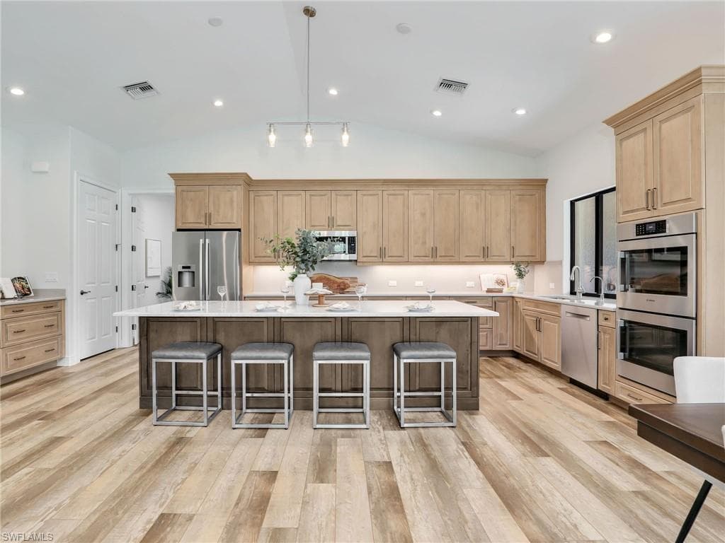 4445 5th Ave SW, Naples, FL 34119-4