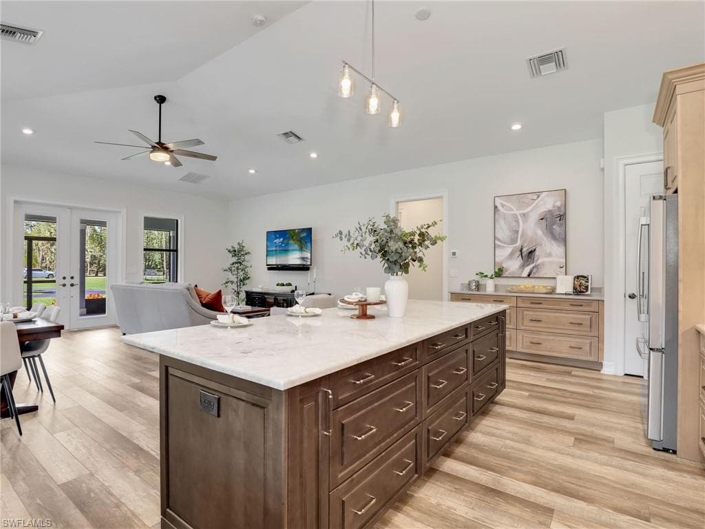 4445 5th Ave SW, Naples, FL 34119-5