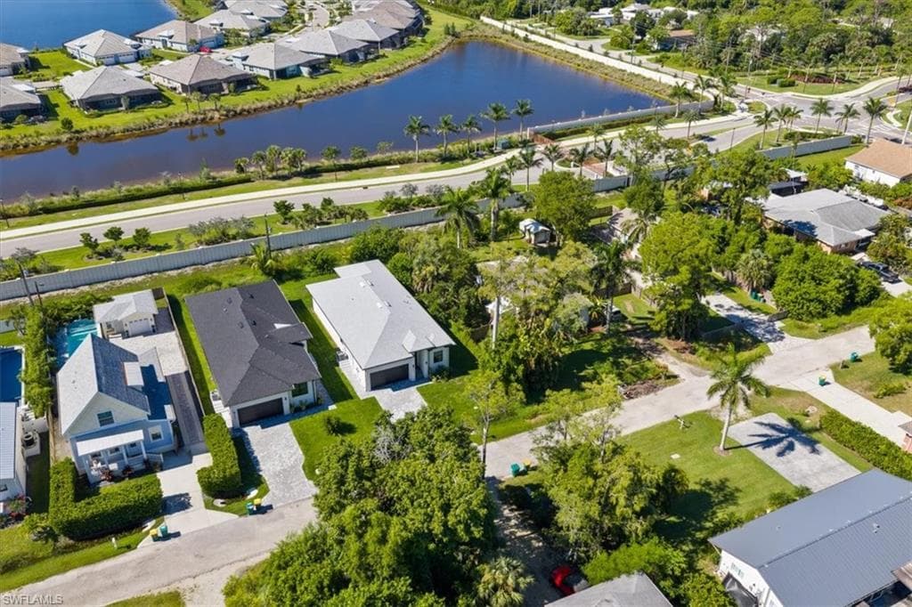 3024 Woodside Ave, Naples, FL 34112-9