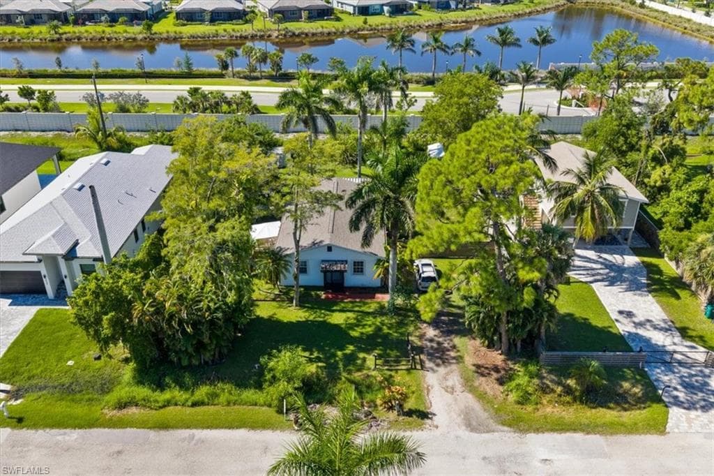 3024 Woodside Ave, Naples, FL 34112-10