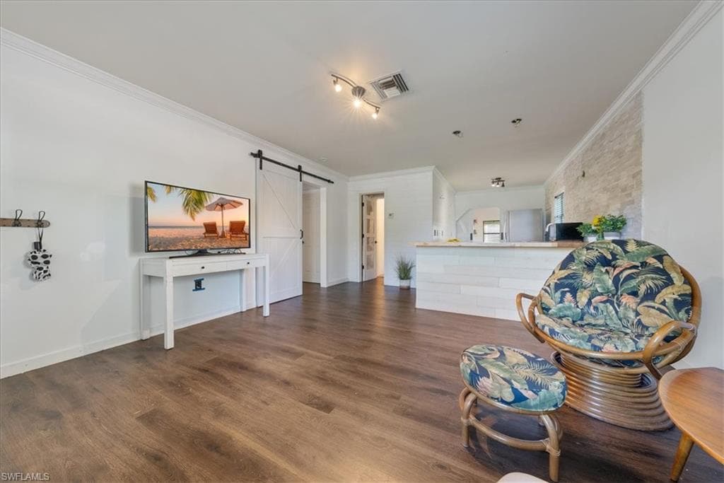 3024 Woodside Ave, Naples, FL 34112-15