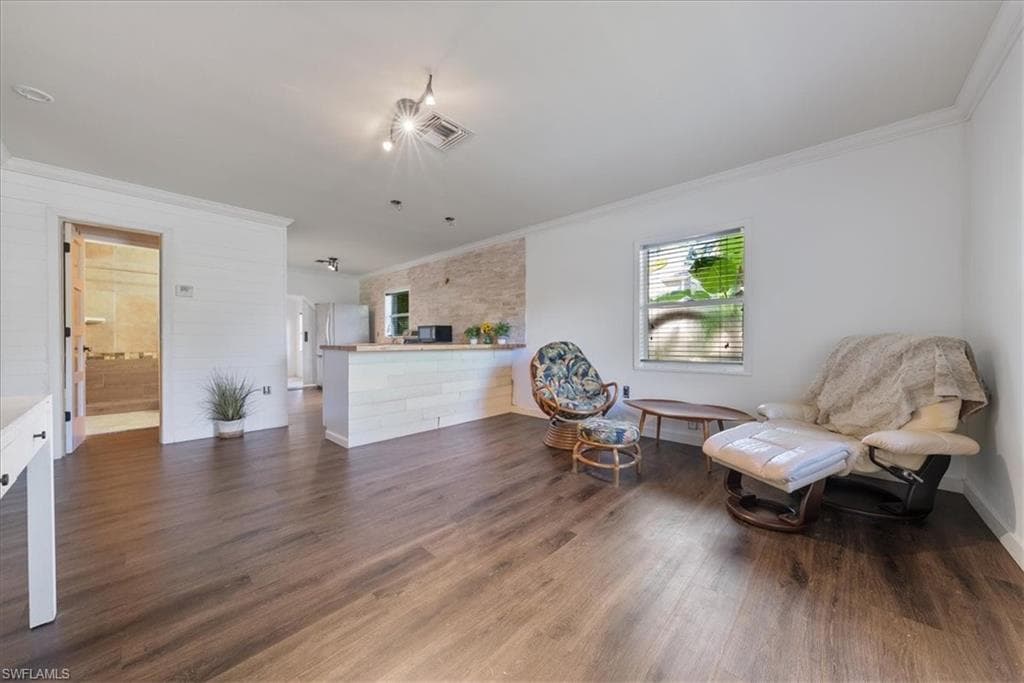 3024 Woodside Ave, Naples, FL 34112-17