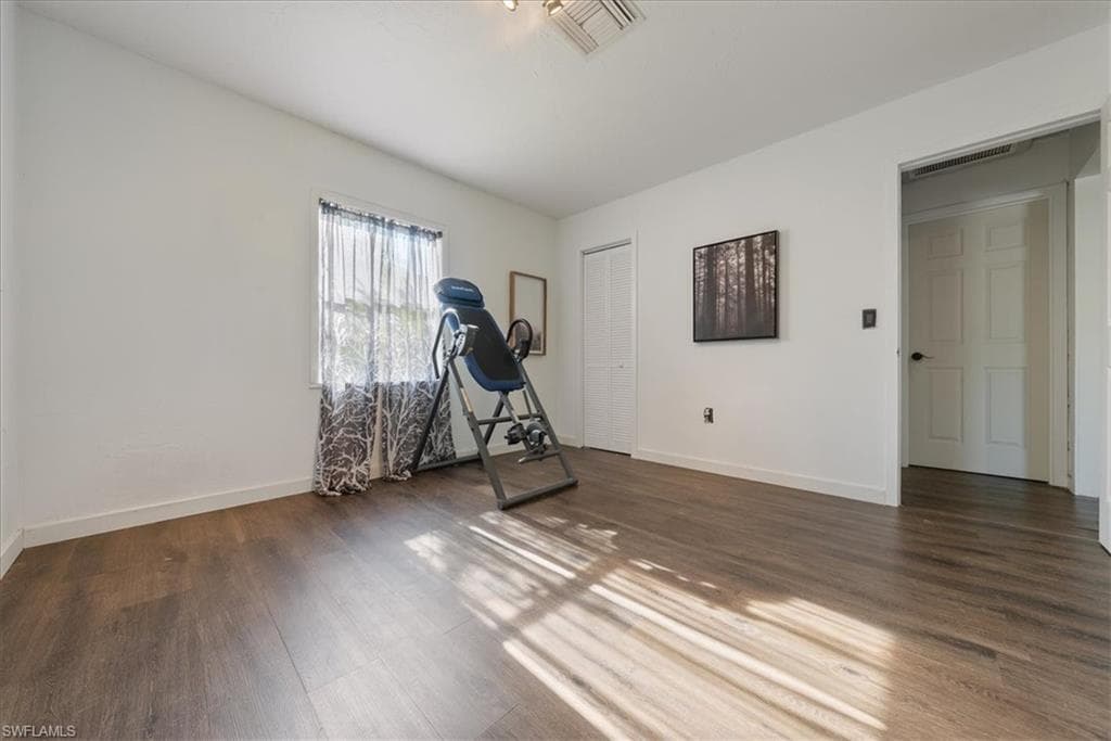 3024 Woodside Ave, Naples, FL 34112-18