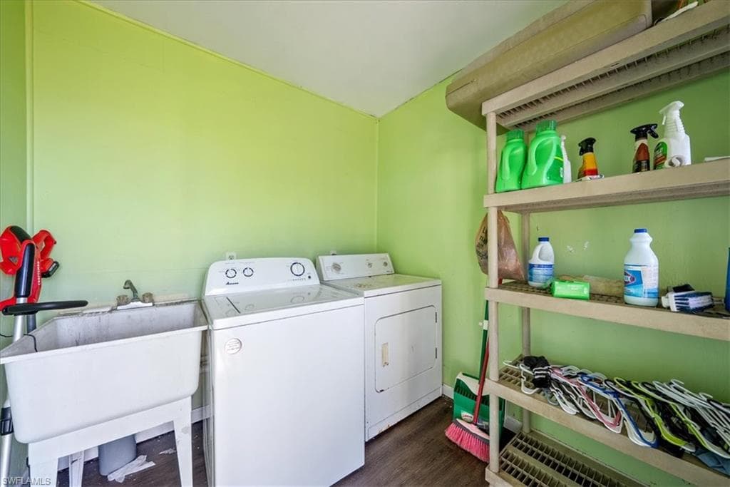 3024 Woodside Ave, Naples, FL 34112-21