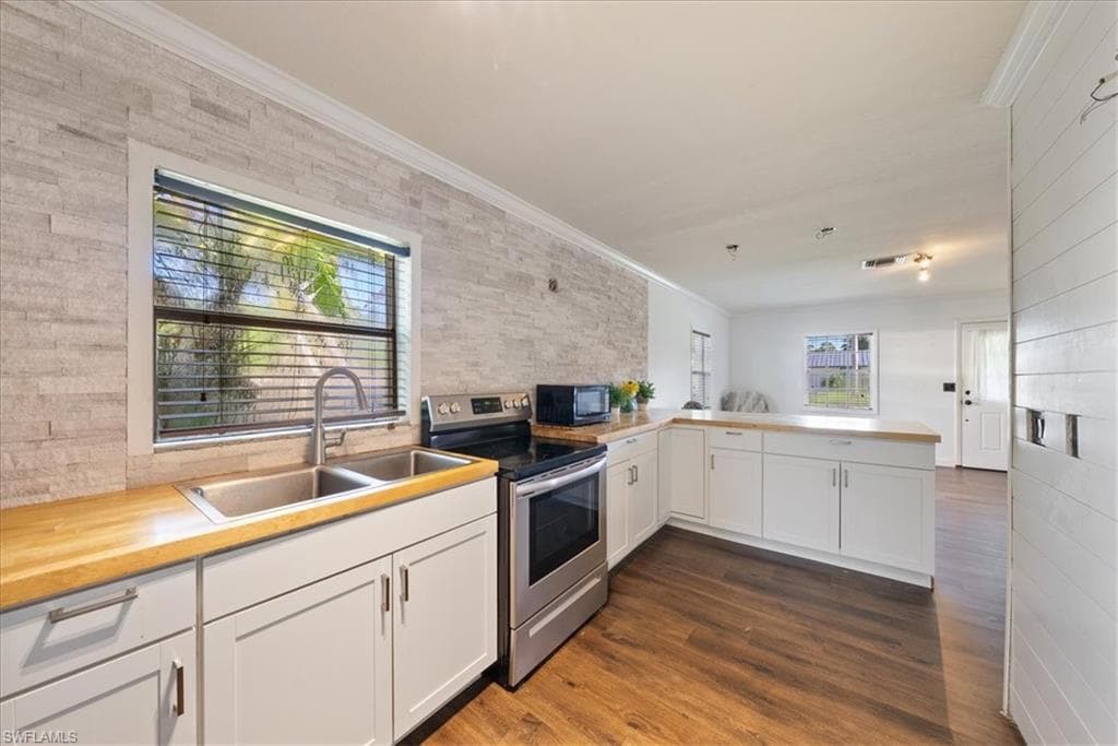 3024 Woodside Ave, Naples, FL 34112-24