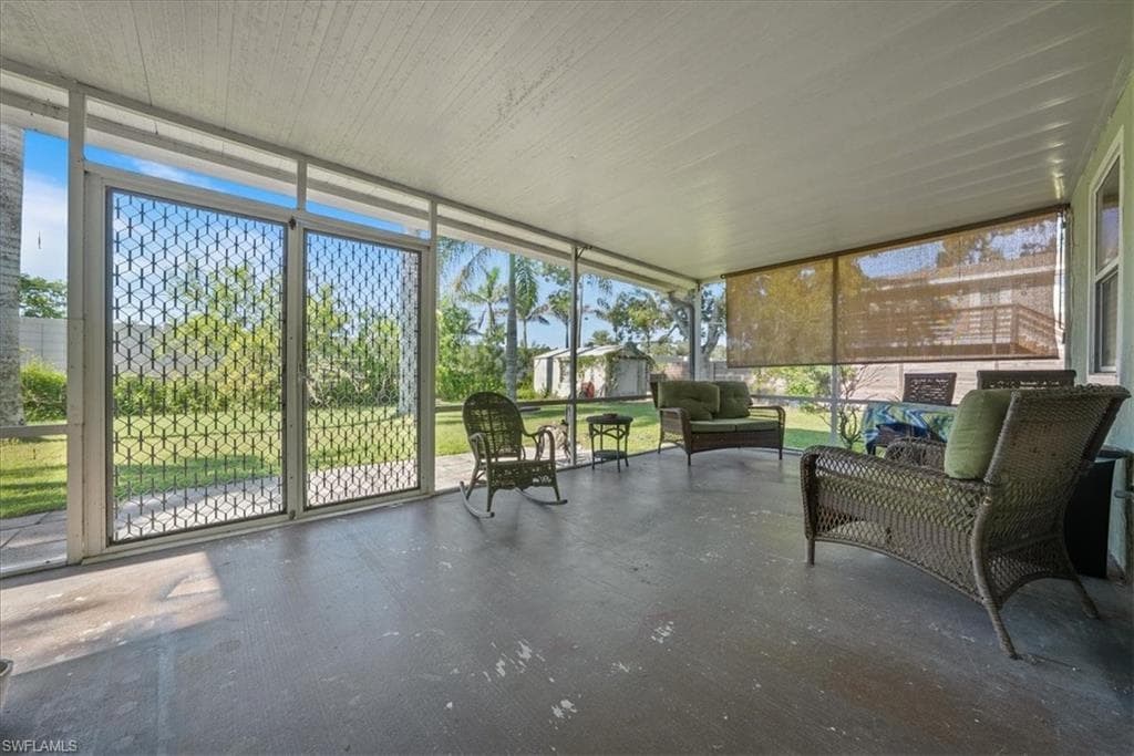 3024 Woodside Ave, Naples, FL 34112-30