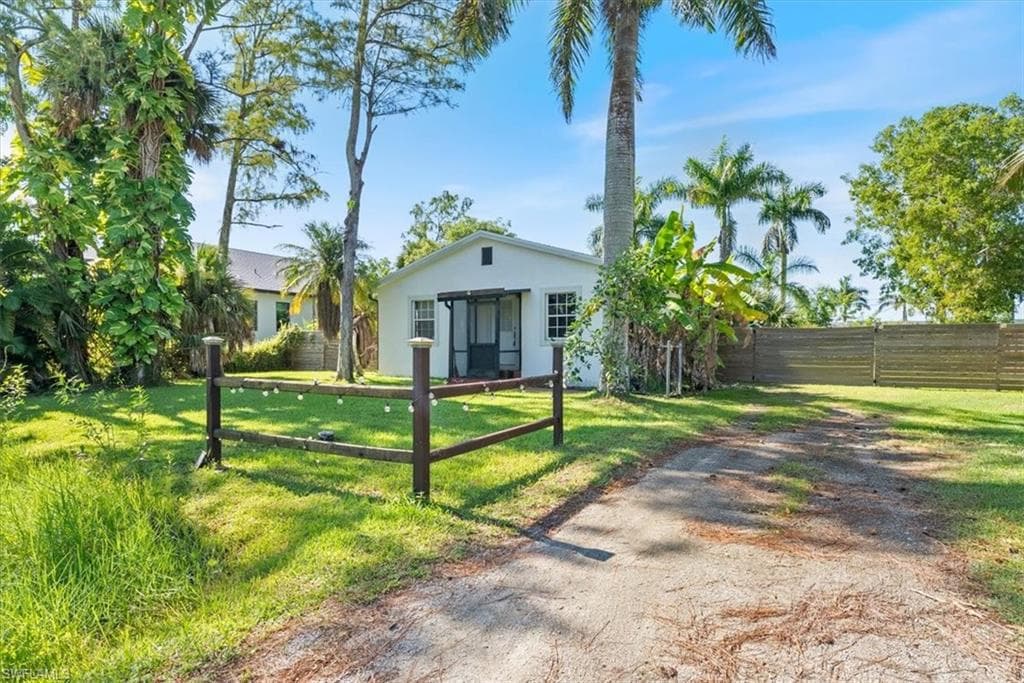 3024 Woodside Ave, Naples, FL 34112-43
