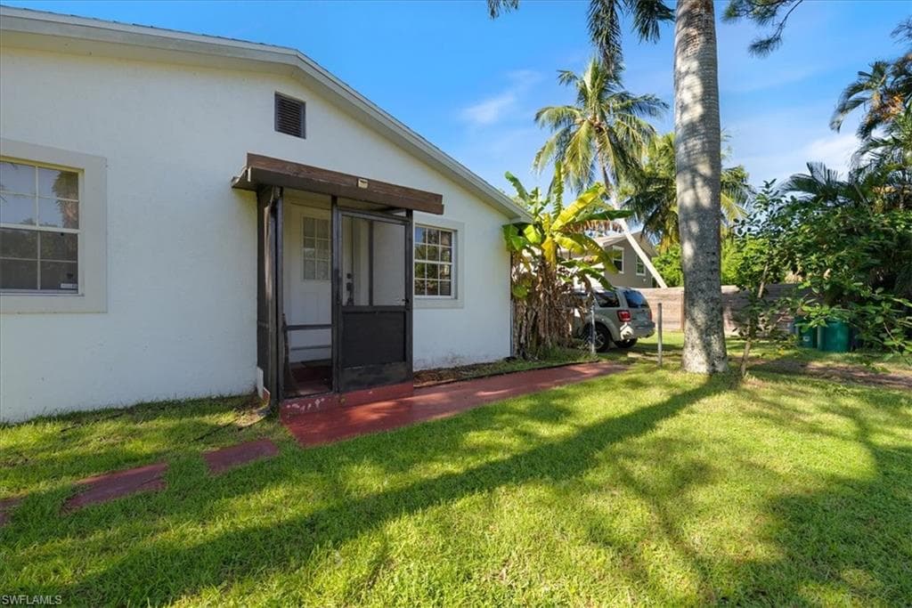 3024 Woodside Ave, Naples, FL 34112-44