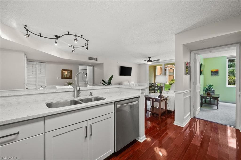1230 Wildwood Lakes Blvd 102, Naples, FL 34104-9