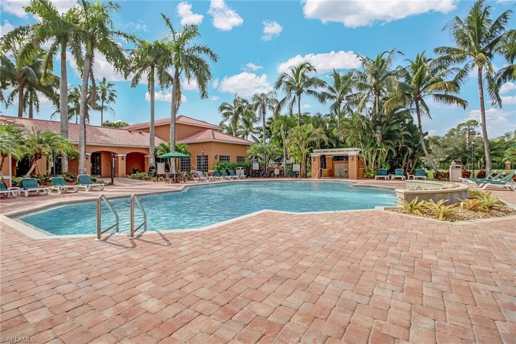 1230 Wildwood Lakes Blvd 102, Naples, FL 34104-35