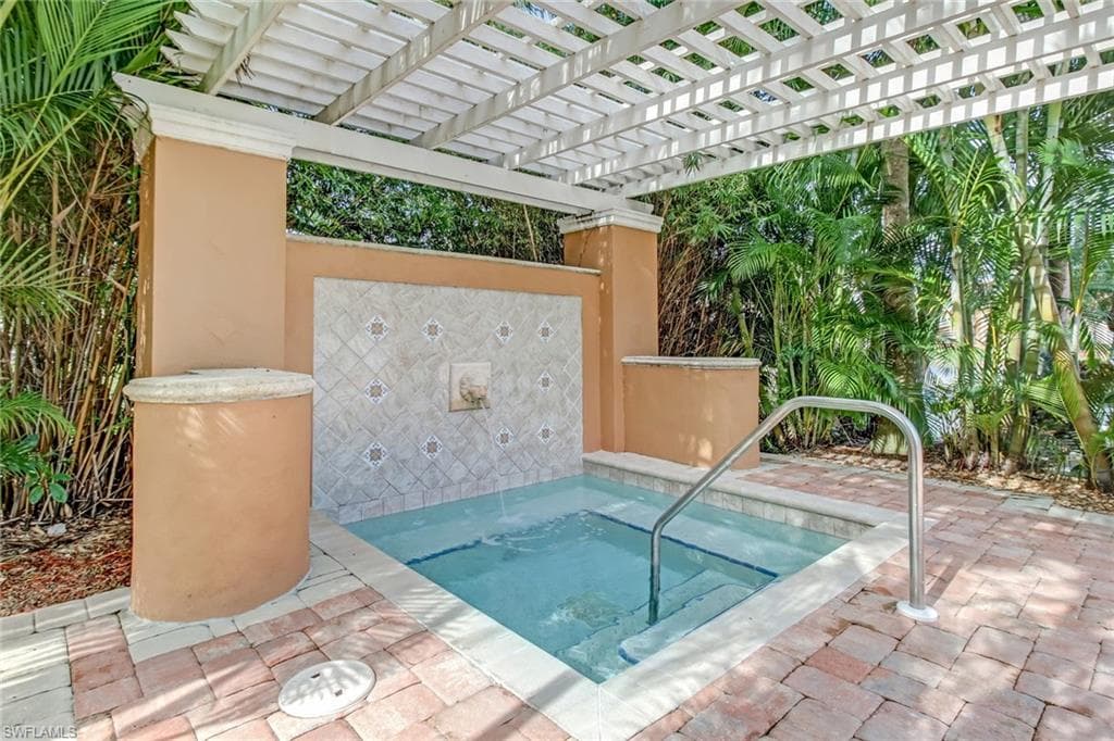 1230 Wildwood Lakes Blvd 102, Naples, FL 34104-40