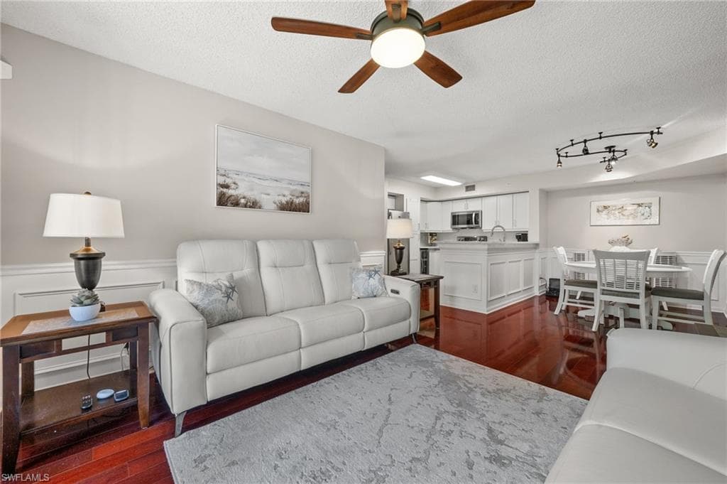 1230 Wildwood Lakes Blvd 102, Naples, FL 34104-5