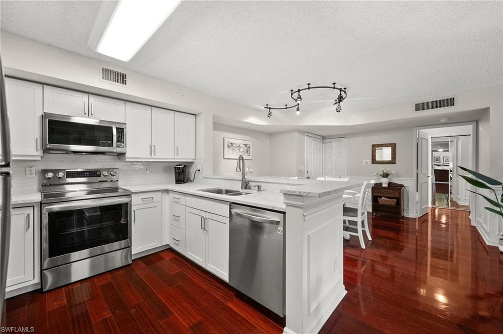 1230 Wildwood Lakes Blvd 102, Naples, FL 34104-6