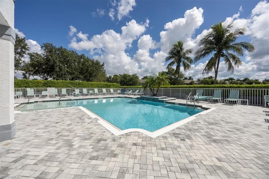 5963 Sand Wedge Ln 201, Naples, FL 34110-27