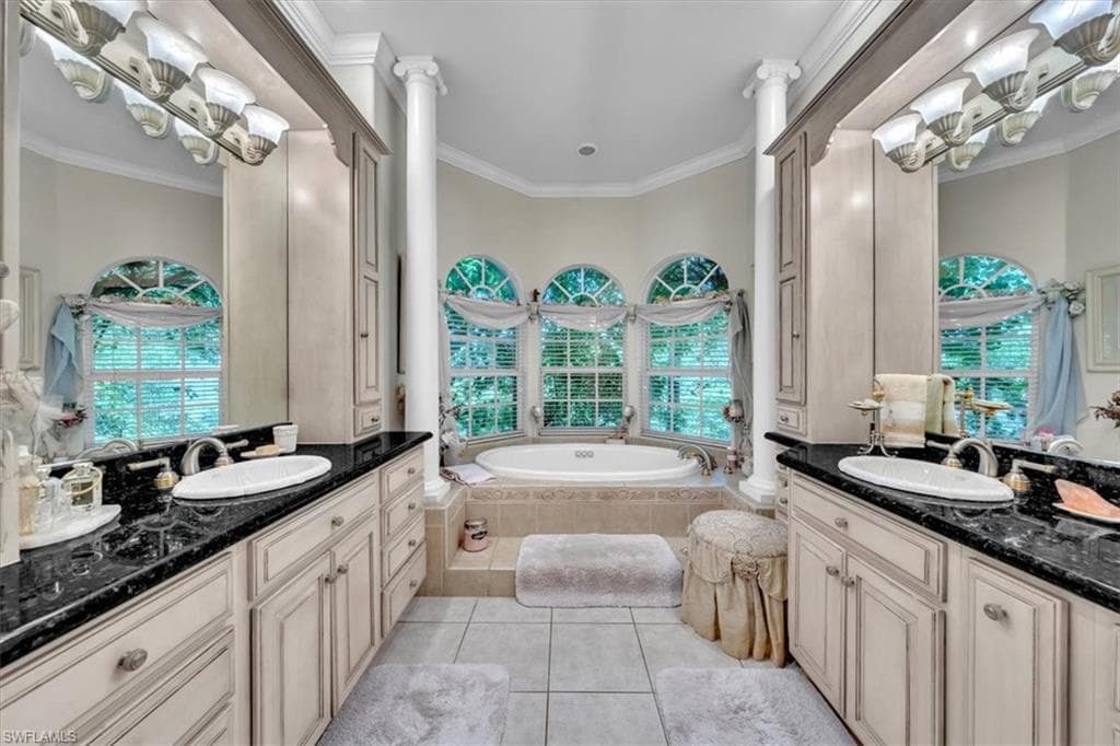 2339 Alexander Palm Dr, Naples, FL 34105-26