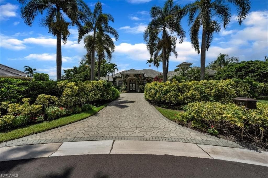 2339 Alexander Palm Dr, Naples, FL 34105-8