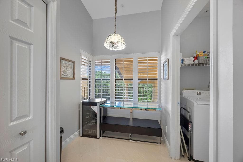 195 Vintage Cir 402, Naples, FL 34119-10
