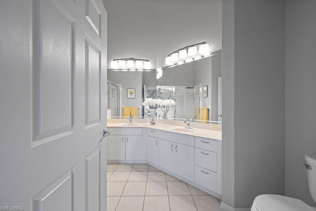 195 Vintage Cir 402, Naples, FL 34119-13