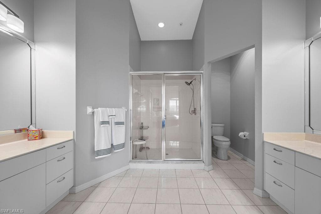 195 Vintage Cir 402, Naples, FL 34119-17