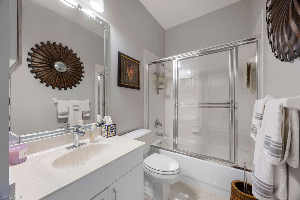 195 Vintage Cir 402, Naples, FL 34119-19