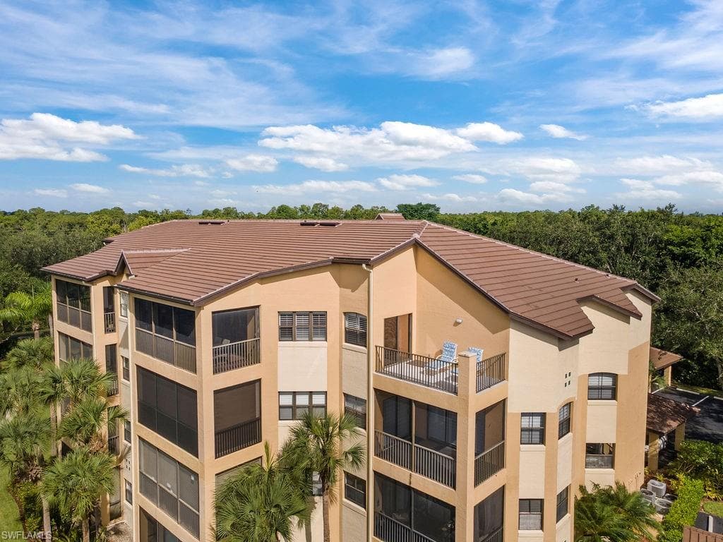 195 Vintage Cir 402, Naples, FL 34119-2