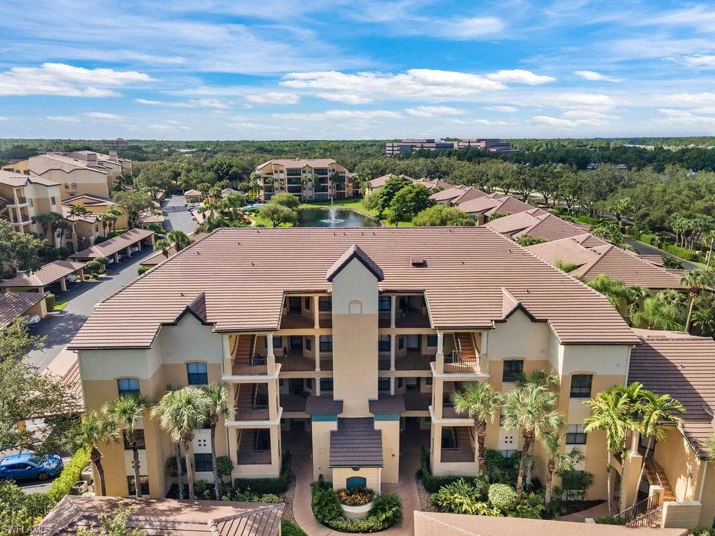 195 Vintage Cir 402, Naples, FL 34119-3