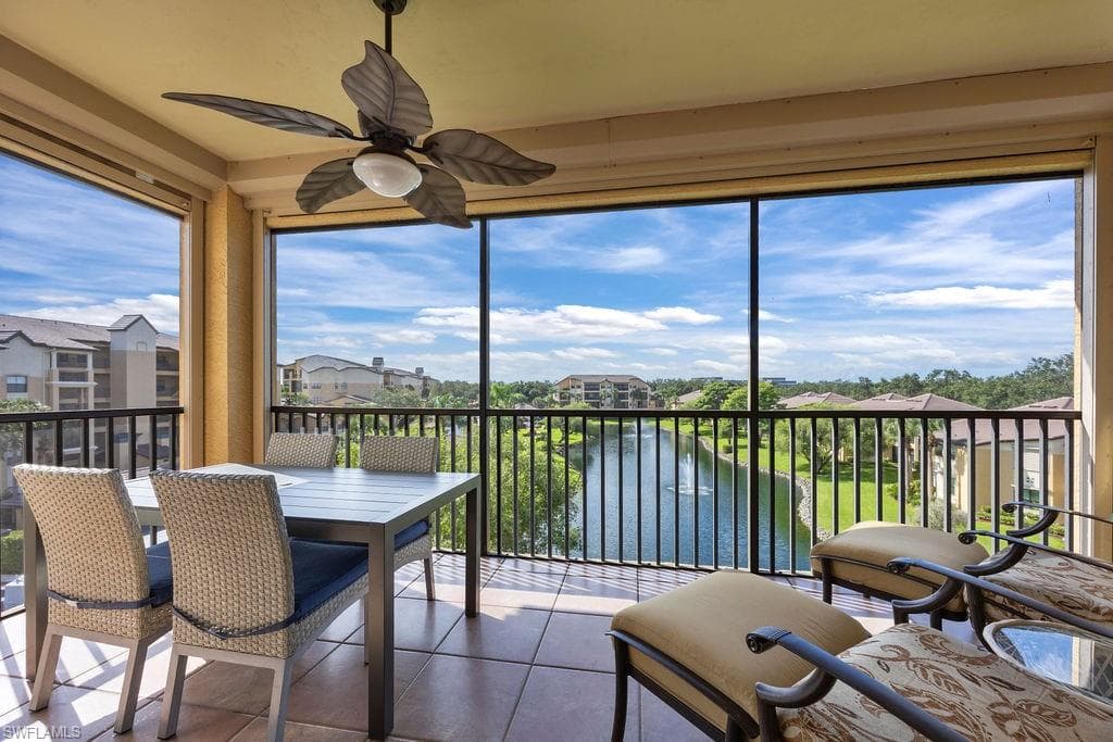 195 Vintage Cir 402, Naples, FL 34119-4