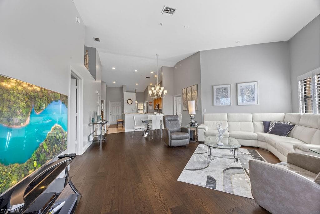 195 Vintage Cir 402, Naples, FL 34119-7